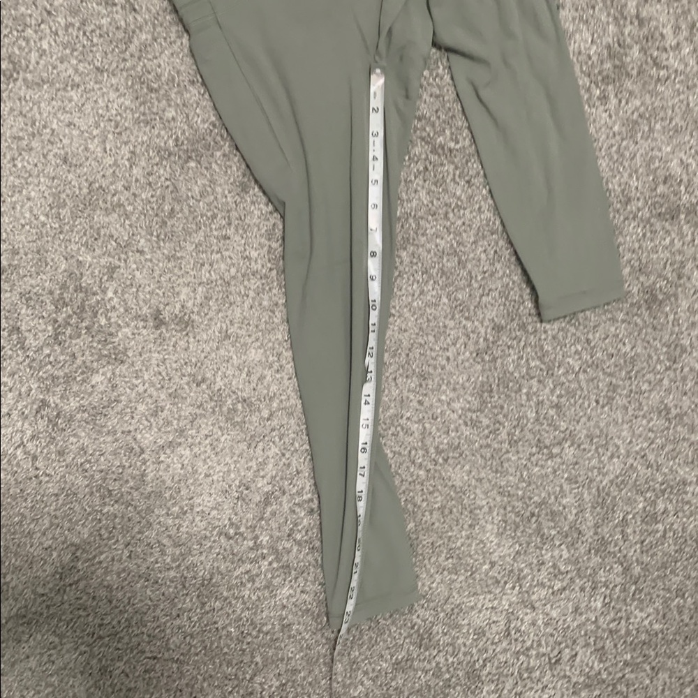 Athleta Salutation Stash Green 7/8 Leggings - Picture 7 of 9
